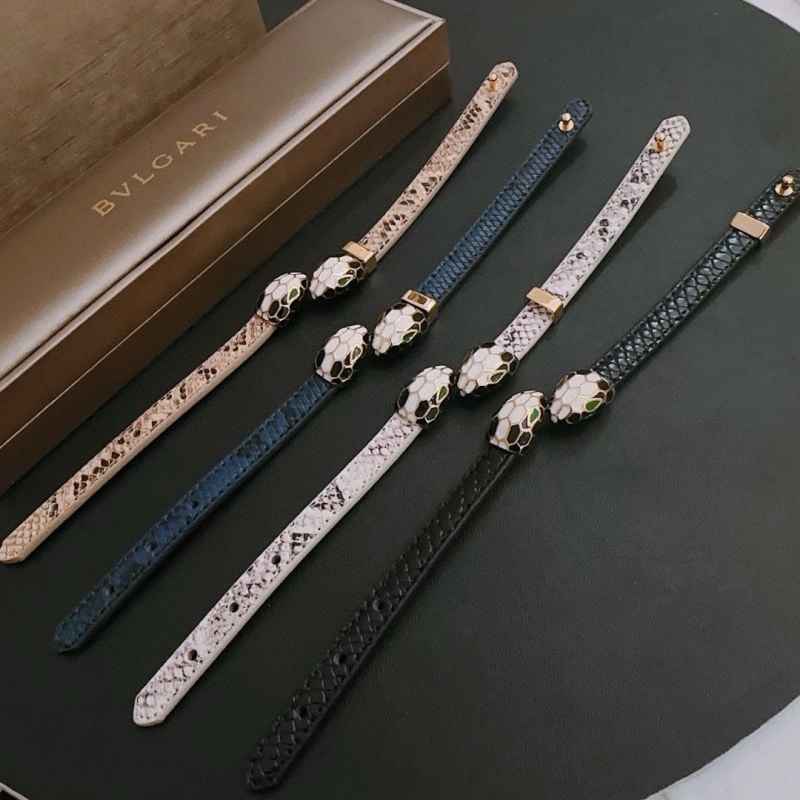 Bv1g*ai necklaces